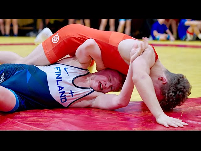 U17 E. Neverauskas (LTU) vs M. Arpiainen (FIN) 60kg final. Youth boys greco-roman wrestling.