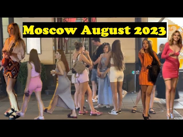 Beautiful Russian girls in Moscow at Night (Moscow Nightlife, August 2023)