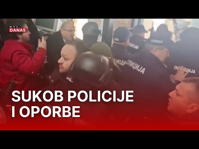 Kaosu u Srbiji nema kraja! U Novom Sadu sukob policije i oporbe | RTL Danas