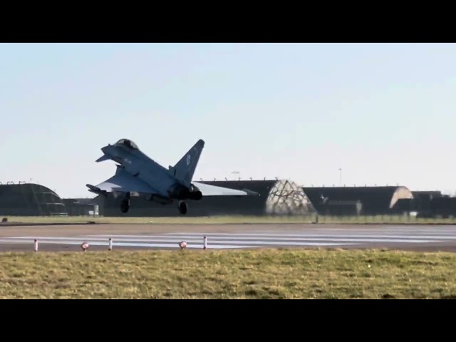 Typhoon close up chute landing at RAF Coningsby . Love to see this 👌