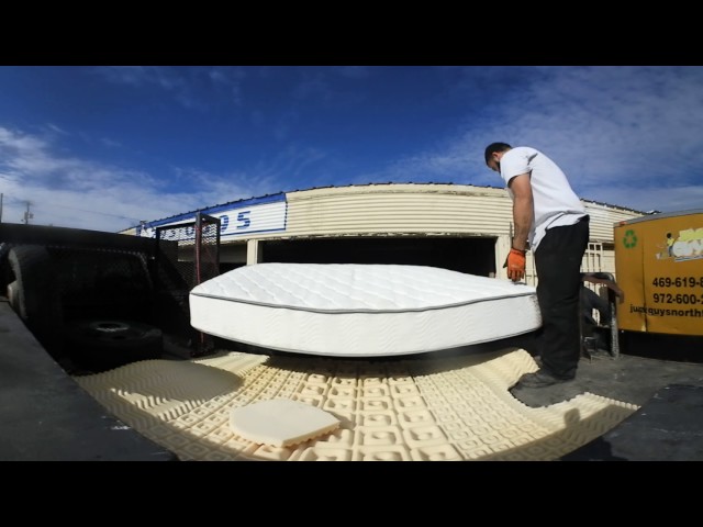 360 VR , How to remove a mattress form the back of a trailer ! Junkguysdfw.com