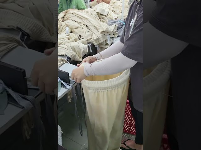 봉제공장에서는 그 많은 바지끈을 어떤 방식으로 다 끼울까? how do fit so many pants strings in a sewing factory