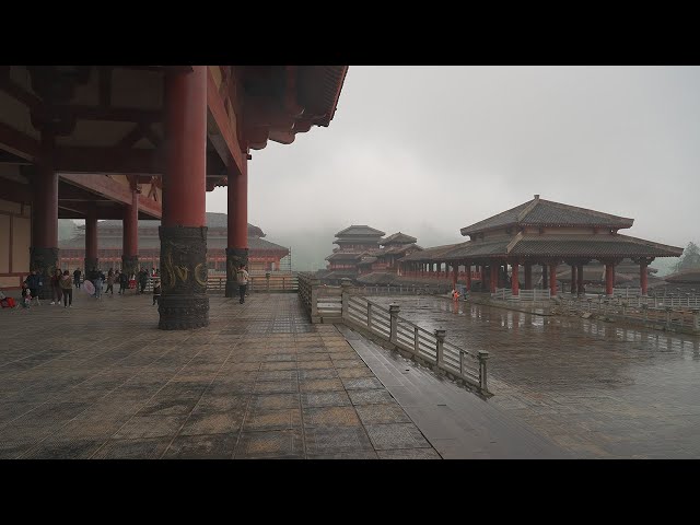 Explore the beauty of Chinese Qin and Han Dynasty architecture on a rainy day. Duyun Film Base・4K