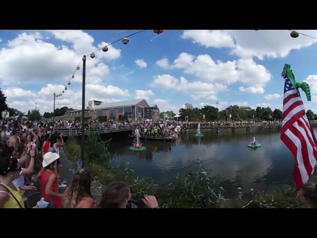 360° video of Tomorrowland 2016 crowd dance-off at the Theater stage.