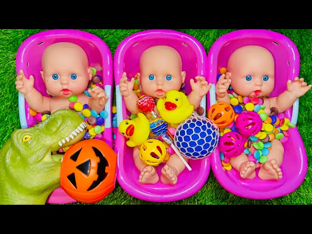 Satisfying video asmr lollipops candy & Funny Make Up in Three Bathtubs with M&M's Slime Video