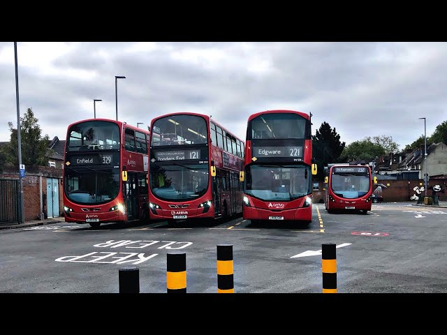 London Buses at Turnpike Lane Station | 01/10/23