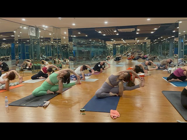 15 Mint Yoga For Hip Stretch Slow Flow Yoga By Sandeep