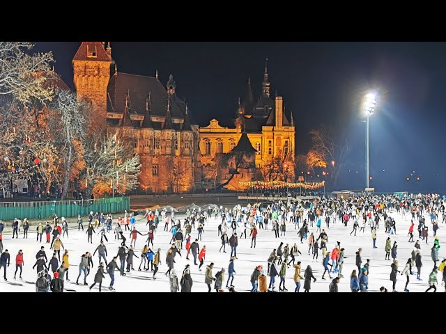 4K Walking Tour - Budapest, Hungary Christmas 2019 - Foggy Night at Vajdahunyad Christmas Market