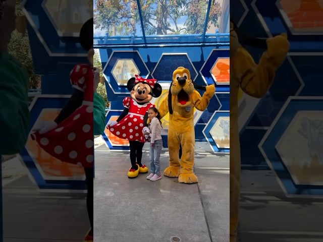 Minnie and Pluto VIP meet greet #disneycharacter #meet #disneyland #minniemouse #pluto