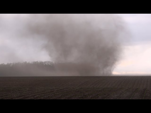 Close-Range, Dusty Tornadoes in Western Illinois - May 3, 2021