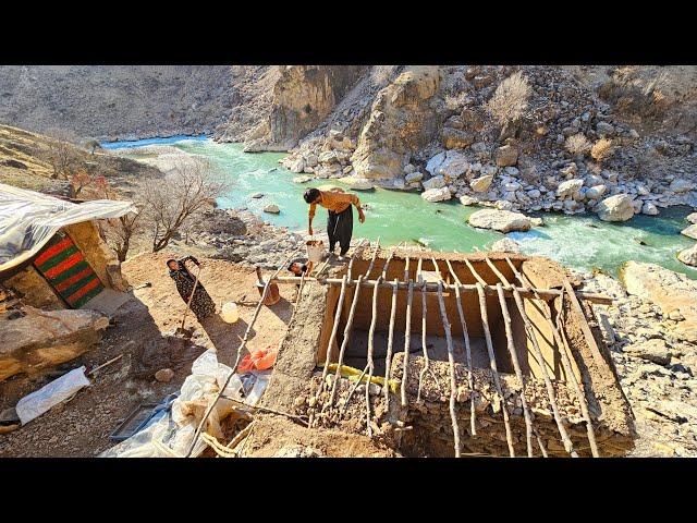 Nomadic Life 🏕️: A Family’s Effort to Rebuild the Hut Roof 🛖 | Teamwork & Hard Work 💪