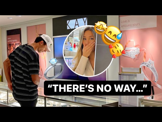 I CAUGHT HIM BUYING A RING 😱💍 // Secret Santa *GIVEAWAY* 🎅🏼✨// Vlogmas Vlog 12 🎁🎄