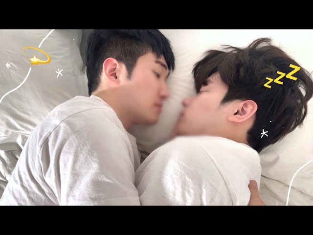 How can I wake up my cute sleeping boyfriend?💕