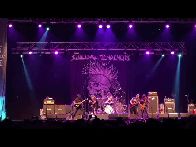 Suicidal Tendencies - I shot the devil (Live in Barakaldo, Bad Religion 40+2)