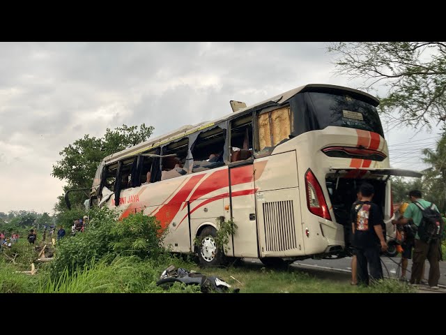 MELIHAT PROSES EVAKUASI BUS MURNI JAYA YANG KECELAKAAN DI KULON PROGO