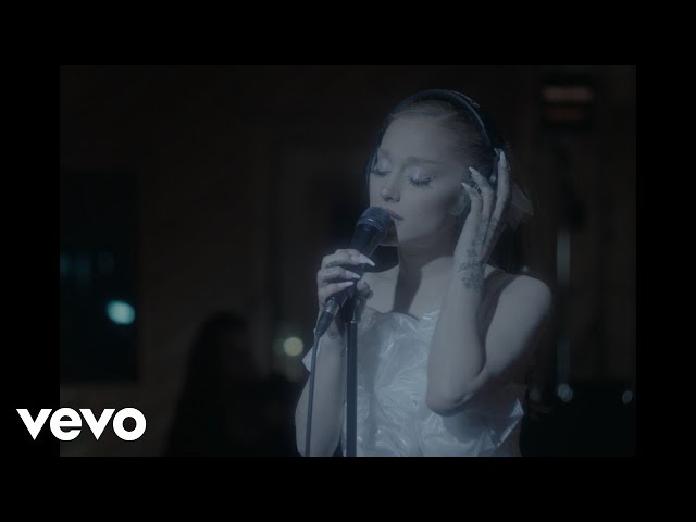 Ariana Grande - don’t wanna break up again (live version)