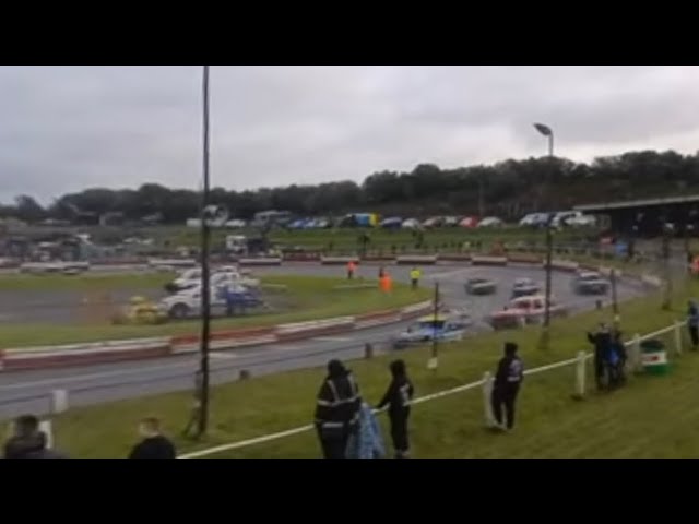 saloon Stock cars Hednesford Hills Raceway highlights 17/11/24 in 360 Degrees