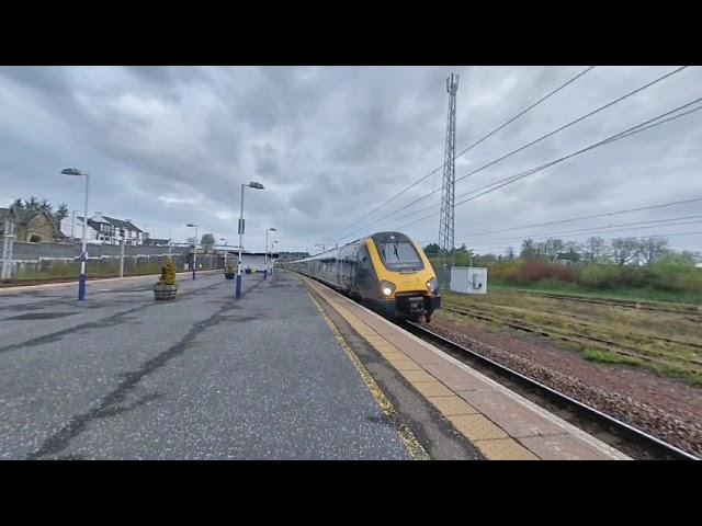 The Caledonian Sleeper engine and a passing voyager at Carstairs on 2021-05-15 at 0557 in VR180