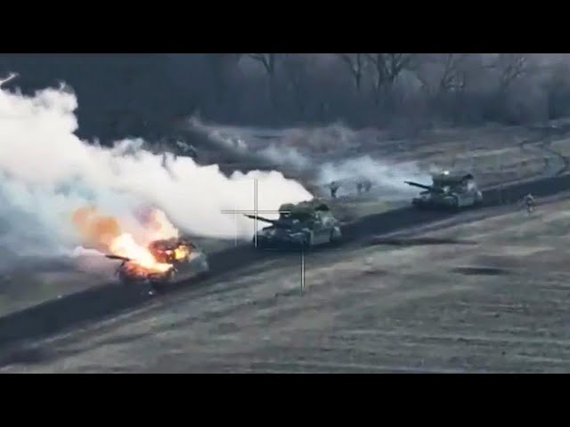 Ukrainian FPV quadcopters destroy entire convoy of Russian tanks as blitz frontlines