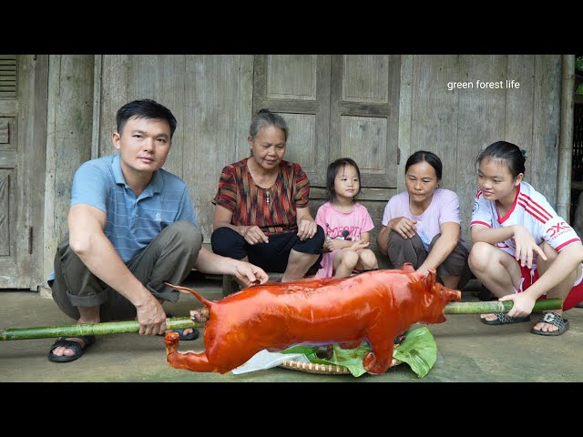 Roast a wild boar for food and enjoy together. Robert | Green forest life