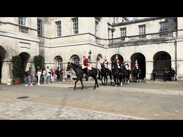 Quick View Of Changing Of The King’s Guards | London, UK