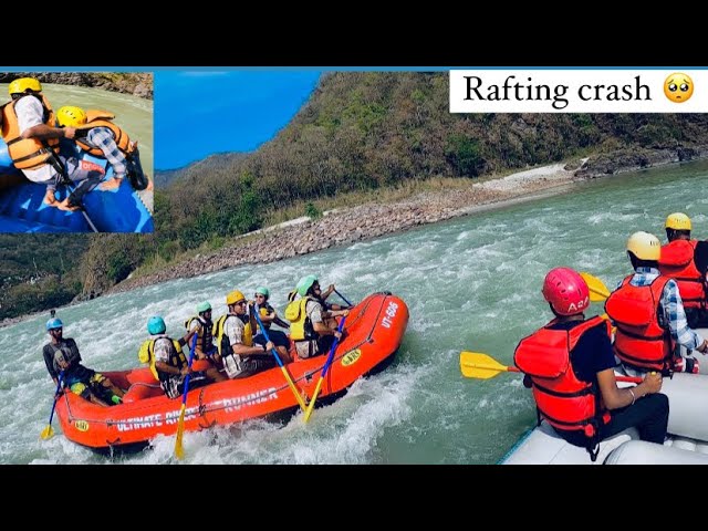 Rishikesh me rafting (BOAT PALAT GYI😨😨😨) #blog #trending #rishikesh #crash