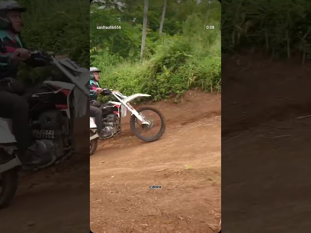 pemula naik tanjakan 😂 deg deg serr.. #shorts  #shortvideo  #enduro  #trailtrabas