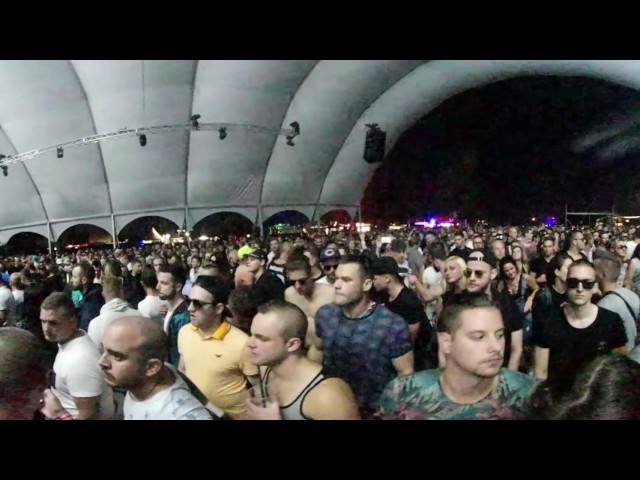 360 In the Middle of the Crowd at B My Lake