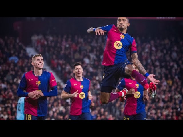 10-MAN BARCELONA THRASH SEVILLA TO CLOSE GAP AGAINST MADRID. Sevilla 1-4 Barcelona highlights