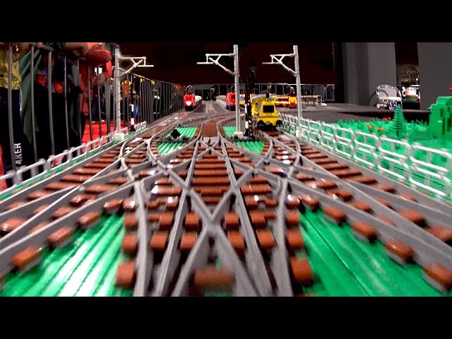 360 ride LEGO Trains next to LEGO Zoo - LEGO World 2019