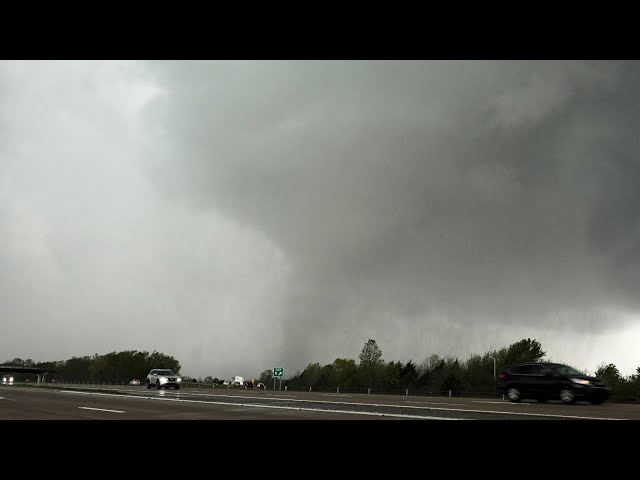 Close-Range, Damaging Tornado in Little Rock, AR - March 31, 2023