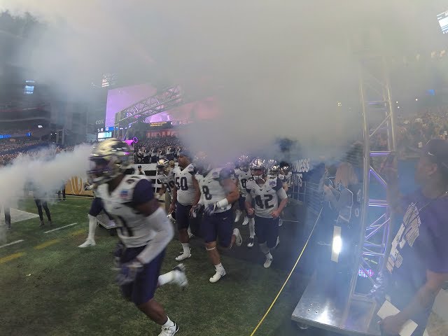 See Washington football take the field at the 2017 Fiesta Bowl in VR180