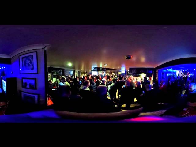 360 video - Arsenal Fans singing songs at Gunners Pub ~