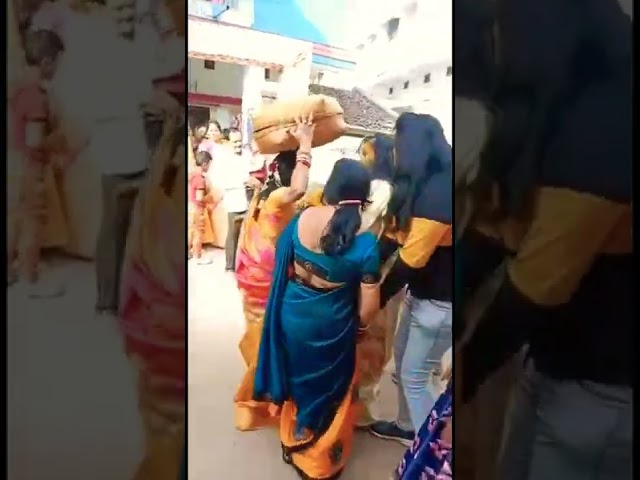 This is how Indian mom's dancing at wedding💃💃