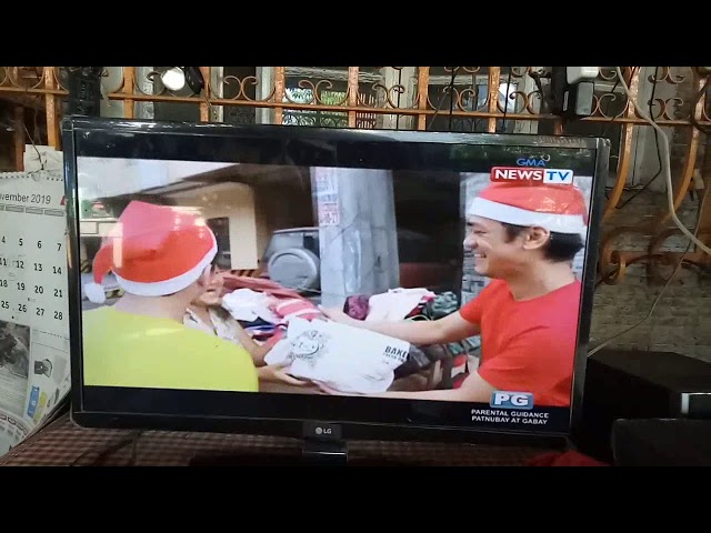 The World Of Gandang Ricky Reyes on GMA News TV - Christmas Gift Giving!