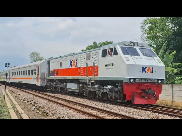 Video Kereta Indonesia Live Kereta Api Di Stasiun Cibatu Garut