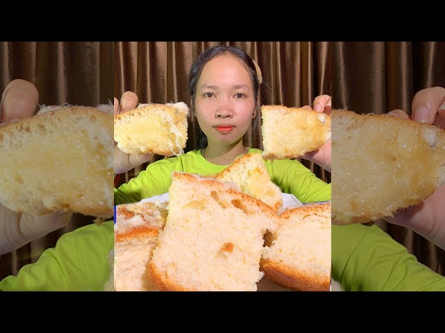 YUMMY ASMR MUKBANG BREAD FAST EATING SOUND