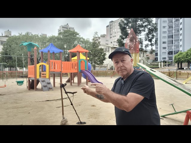 Detectorismo! Caçada Com Detector De Metais Em Parque Infantil !