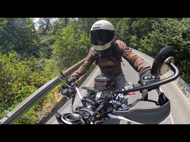 Triumph ride with exhaust sound, 360 degree