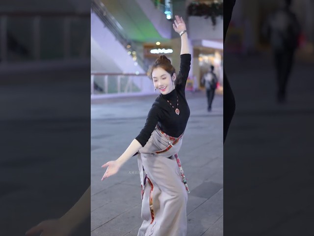 Xiao luo,beautiful Tibetan woman dancing beautifully