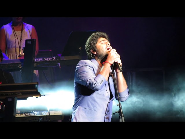 Arijit Singh singing Tum Hi Ho Live (Aashiqui 2)