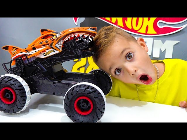 Vlad y Niki se divierten con los nuevos juguetes Hot Wheels Monster Truck RC