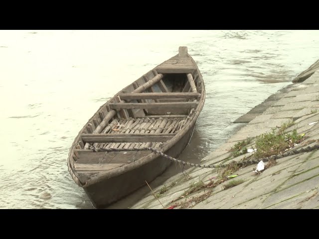 ও আমার দরদী আগে জানলে তোর ভাঙ্গা নৌকায় চরতাম না