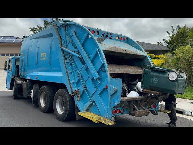 Garbage Trucks of Hawaii