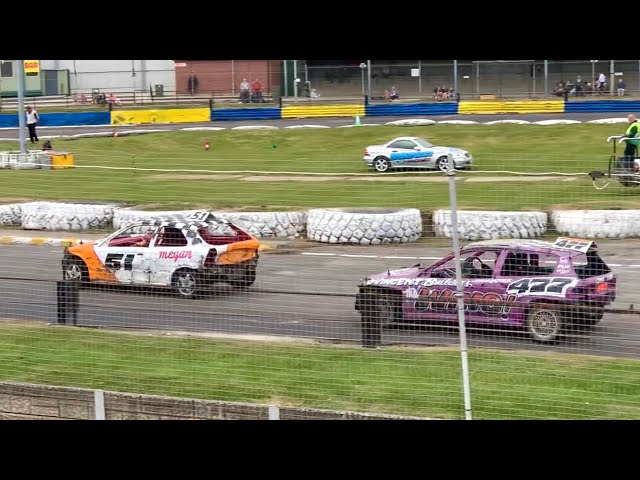 Lady Bangers: Race 1 Skegness raceway 2/5/22