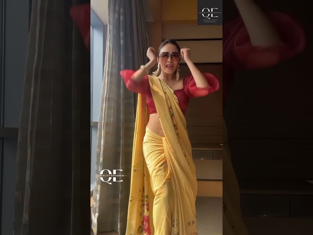 Amrutha Khanvilkar Hot Video #love #saree #dance