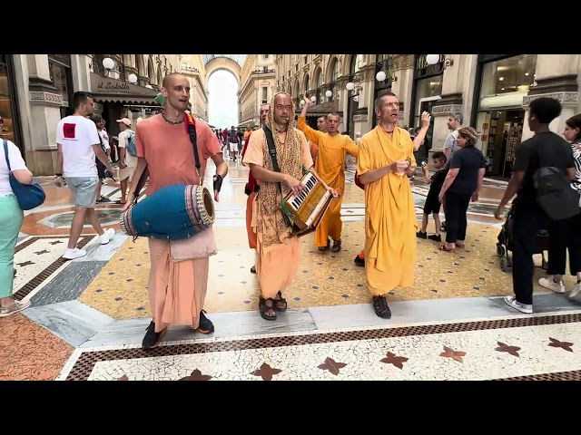 Harinama in Milan by Siddhartha Prabhu. Chanting Hare Krishna Mahamantra.