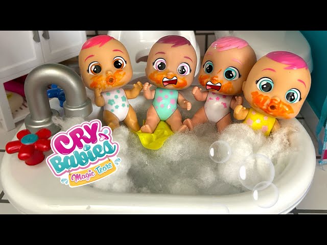 Cry baby dolls make a mess! Bath routine swimming in the bath 🛁