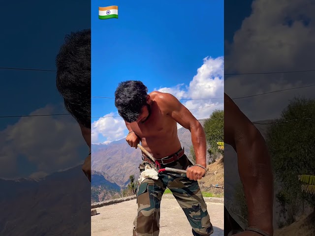 Plass ko pura bend kar liya 🇮🇳💪 #shorts #strong #giantthedheeraj #ytshorts #india #army #powerful