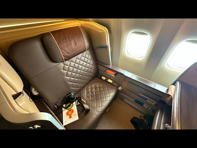 1 Hour First Class Flight - Singapore Airlines 777 Singapore to Jakarta